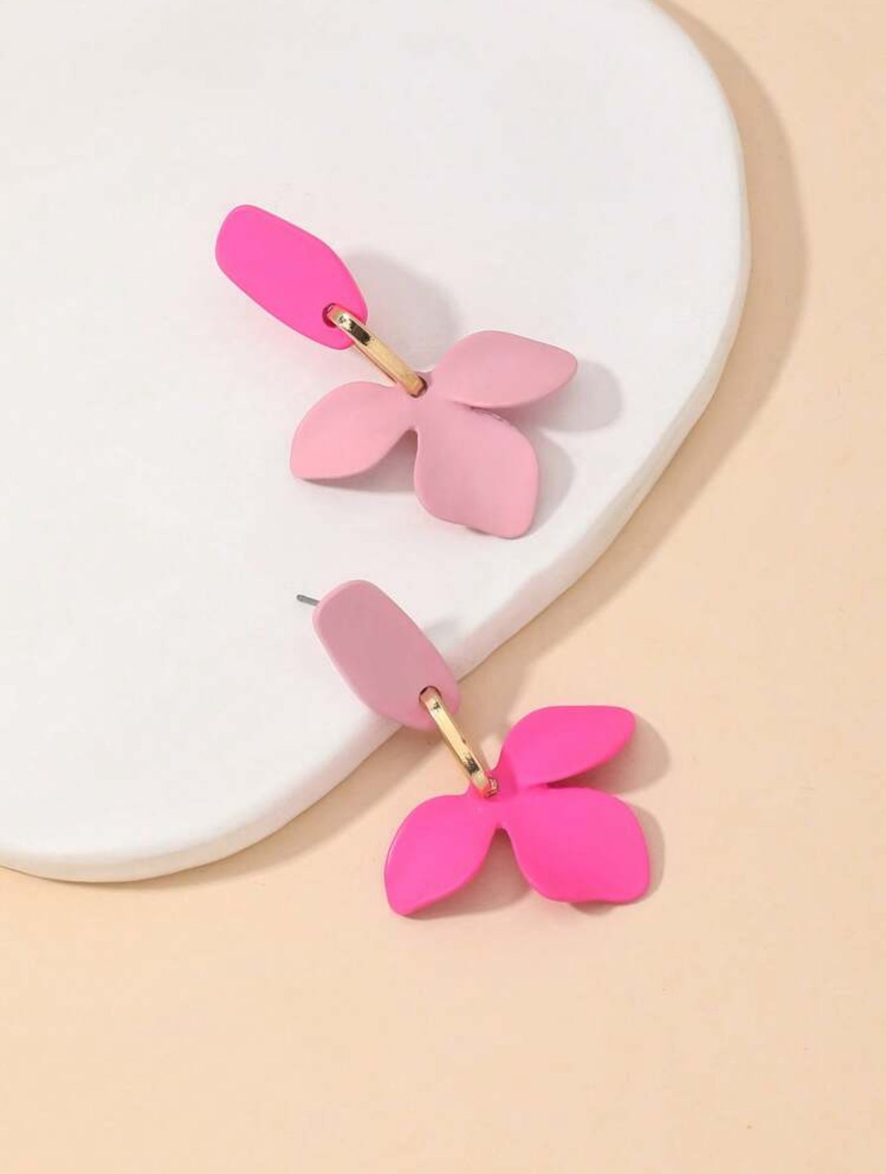 Elegant Petals Design Drop Earrings With High-End Look