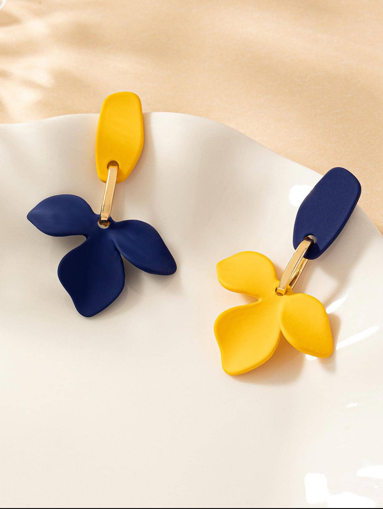 Elegant Petals Design Drop Earrings With High-End Look