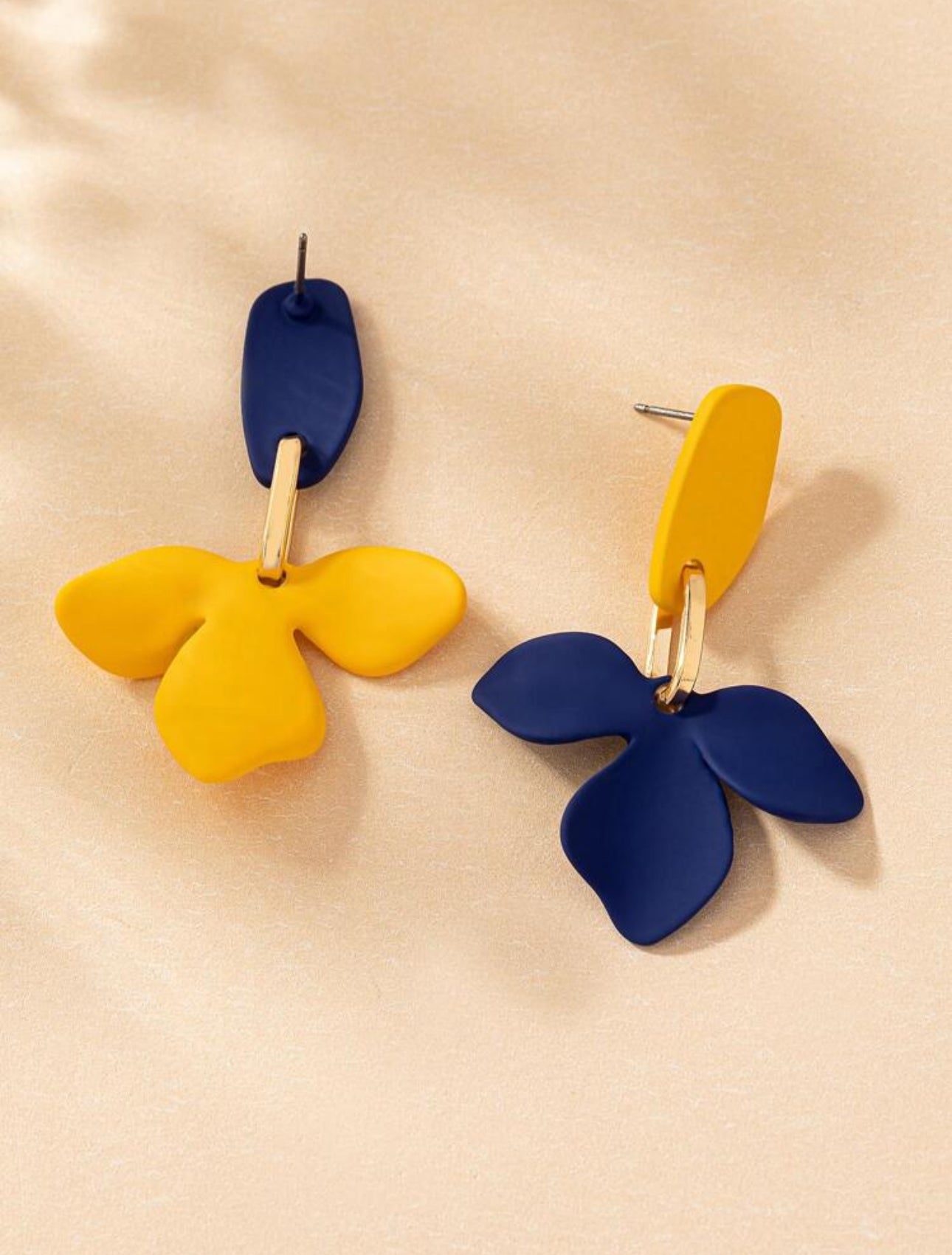 Elegant Petals Design Drop Earrings With High-End Look