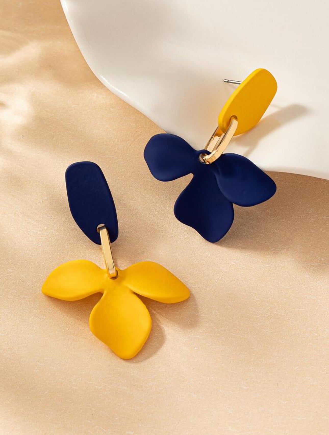 Elegant Petals Design Drop Earrings With High-End Look