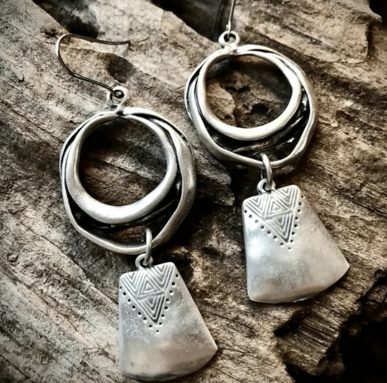Vintage Geometric Shaped Hollow Circle Design Dangle Earrings - Silver